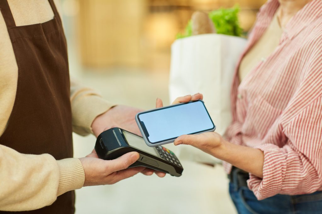 A popularização do PIX trouxe inúmeros benefícios para consumidores e empresas, tornando as transações instantâneas, seguras e sem custos adicionais.