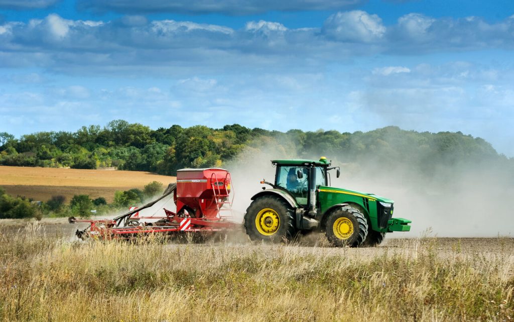 Com essa aquisição, o Bradesco se posiciona ainda mais fortemente no financiamento de máquinas e soluções para o agronegócio, setor essencial para a economia brasileira.