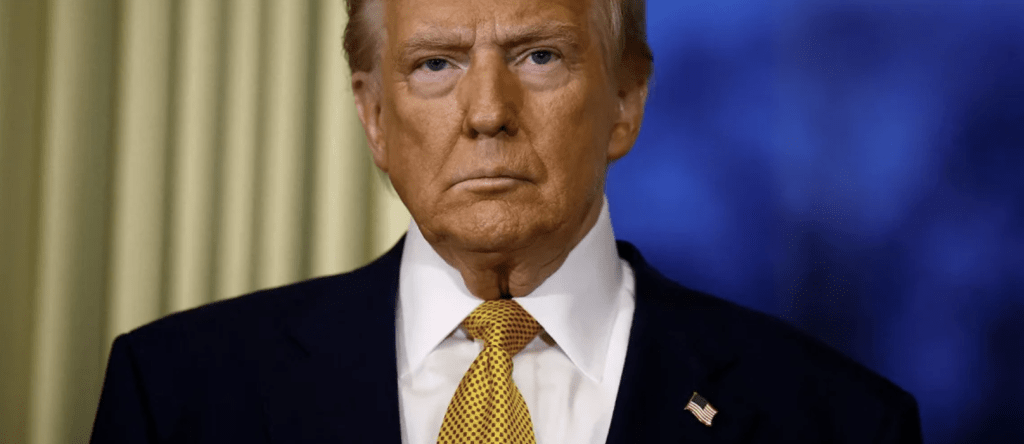 O governo do presidente dos Estados Unidos, Donald Trump, eliminou nesta sexta-feira o acesso isento de impostos para remessas de baixo valor vindas da China e de Hong Kong.