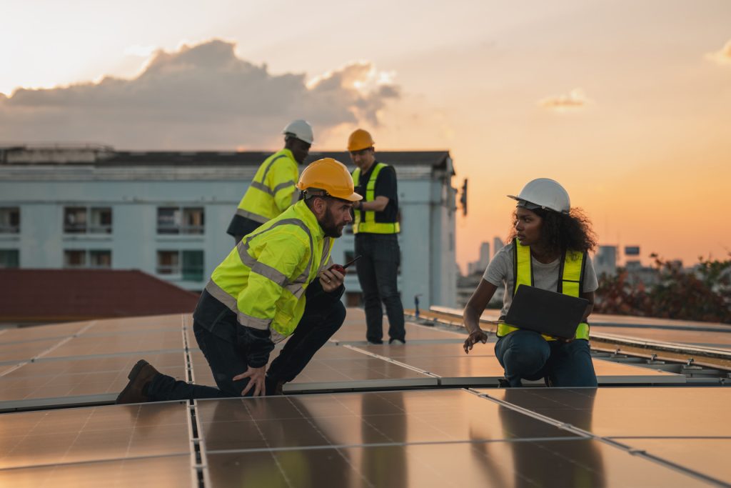 Geração de energia solar no Brasil atinge 3.376 MW médios em junho, com alta de 15,5% e destaque no cenário energético nacional.